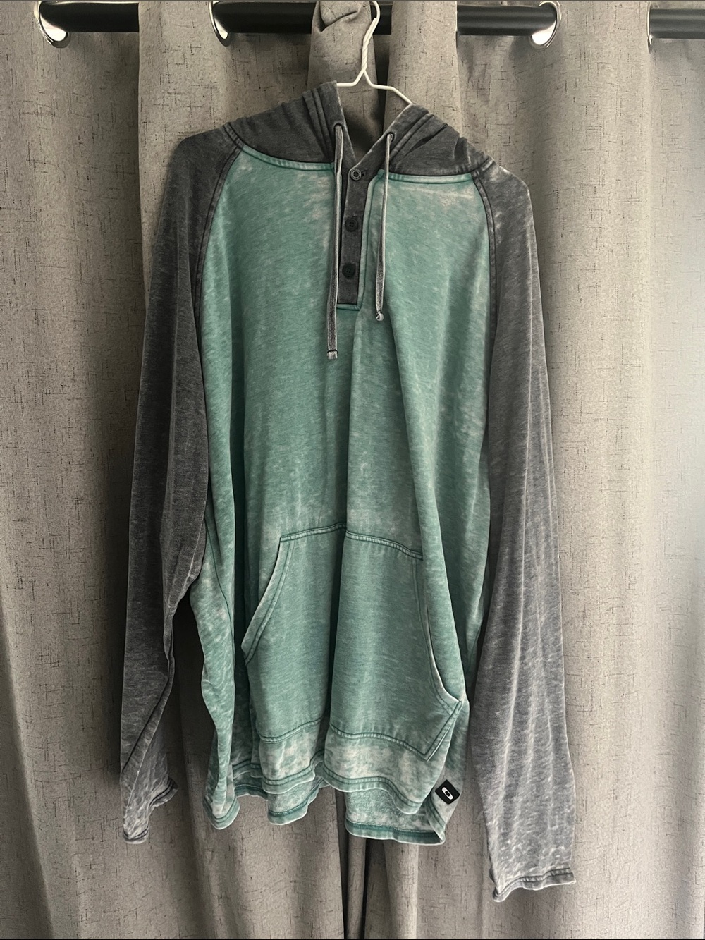 Oakley hooded long sleeve shirt